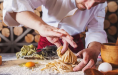 Airbnb的新烹饪体验部分将改变您在国外就餐的方式