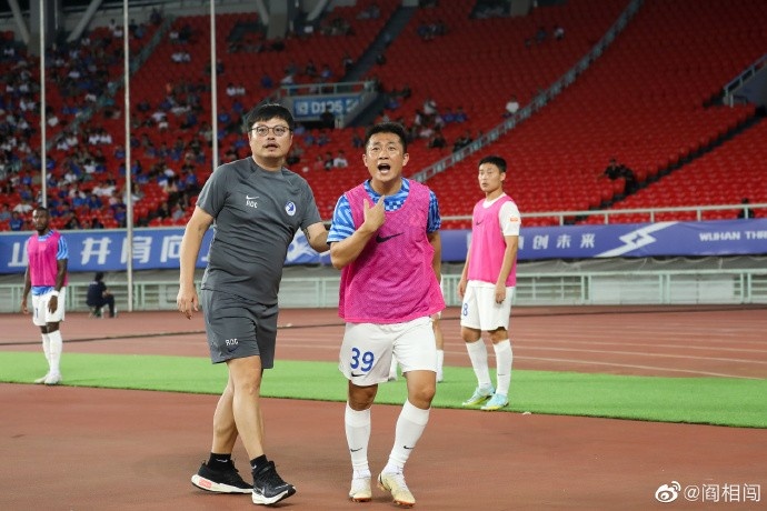 大连人平三镇获赛季首个客场积分，阎相闯社媒晒加油照：️